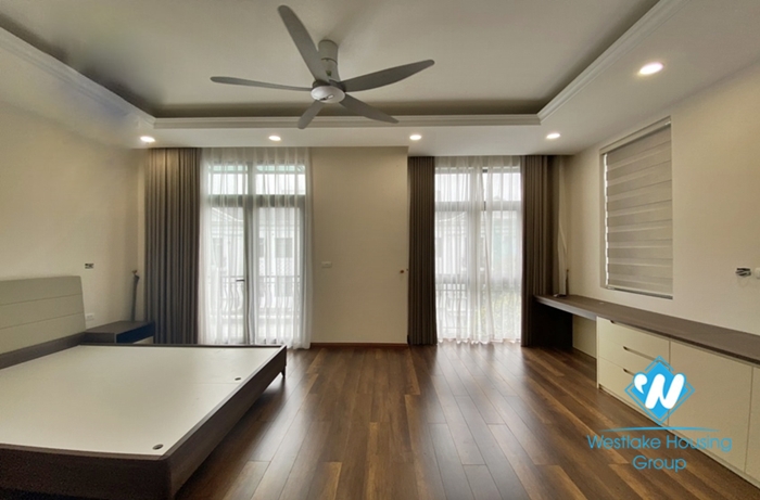 Four bedroom house for rent in Vinhome Harmony
